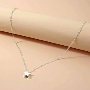 Star pendant necklace